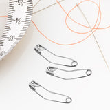 Curved safety pins 28mm (individually)