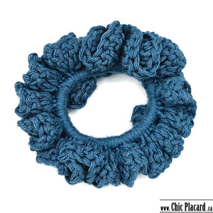 Chouchou bleu froufrou au crochet - Chez Mélanie