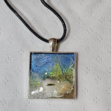 Beach &amp; shell in the sun - Square pendant by Créations entre vents et tides