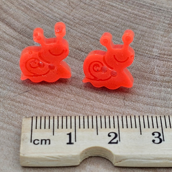 Escargot orange en bouton - Boucles d'oreilles *brille dans le noir*