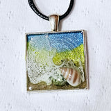 Beach &amp; shell in the sun - Square pendant by Créations entre vents et tides