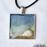 Beach &amp; shell in the sun - Square pendant by Créations entre vents et tides